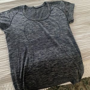 Lululemon Swiftly Scoop Tee Size 8